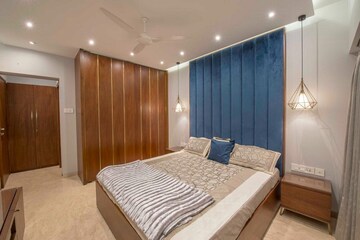 Bedroom in 2 BHK Apartment at Khar West – for Rent