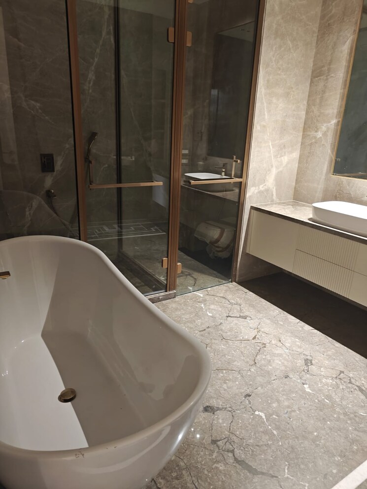 Bathroom, greater kailash i 4 Bedroom 4500 Sq.Ft. Builder Floor In Greater Kailash I Delhi 9474490