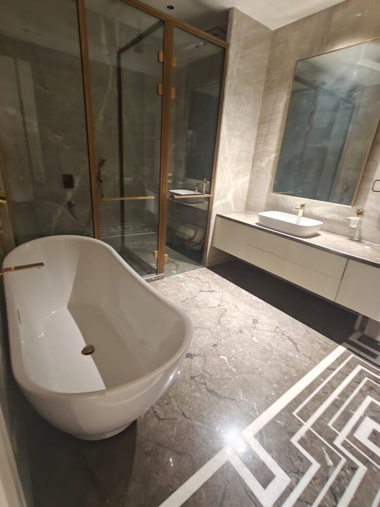 Bathroom, greater kailash i 4 Bedroom 4500 Sq.Ft. Builder Floor In Greater Kailash I Delhi 9474490