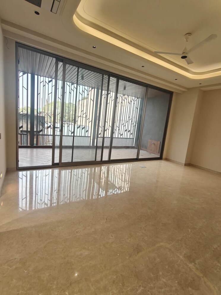 Room, greater kailash i 4 Bedroom 4500 Sq.Ft. Builder Floor In Greater Kailash I Delhi 9474490