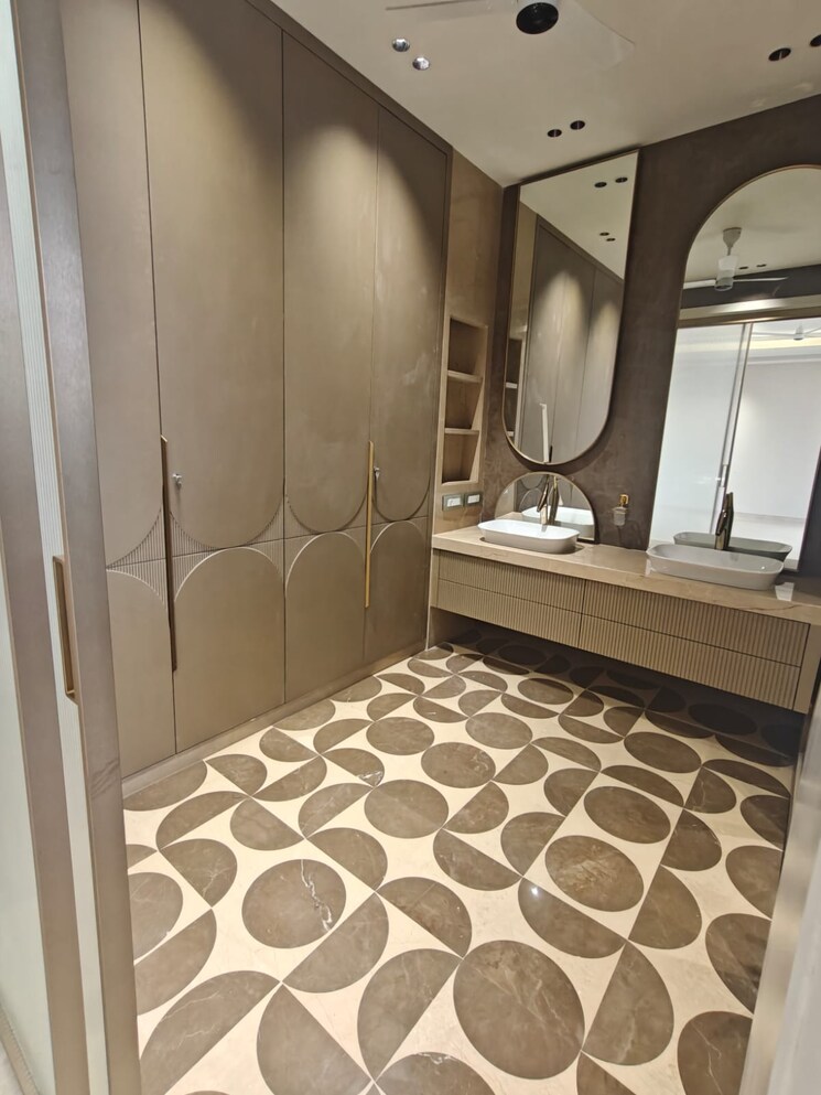 Bathroom, greater kailash i 4 Bedroom 4500 Sq.Ft. Builder Floor In Greater Kailash I Delhi 9474490