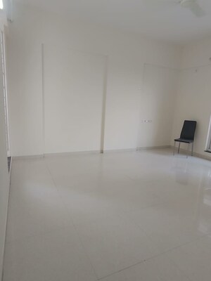 Room in 3 BHK Apartment at Nandan Prospera, Baner – for Rent