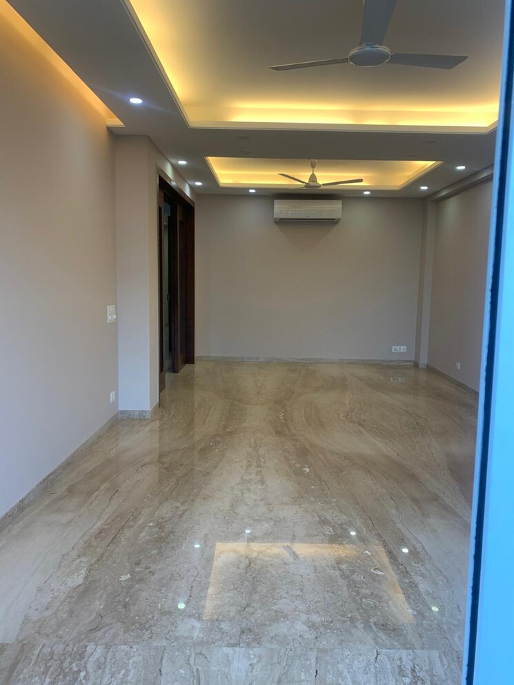 Room, greater kailash i 4 Bedroom 2300 Sq.Ft. Builder Floor In Greater Kailash I Delhi 9474492