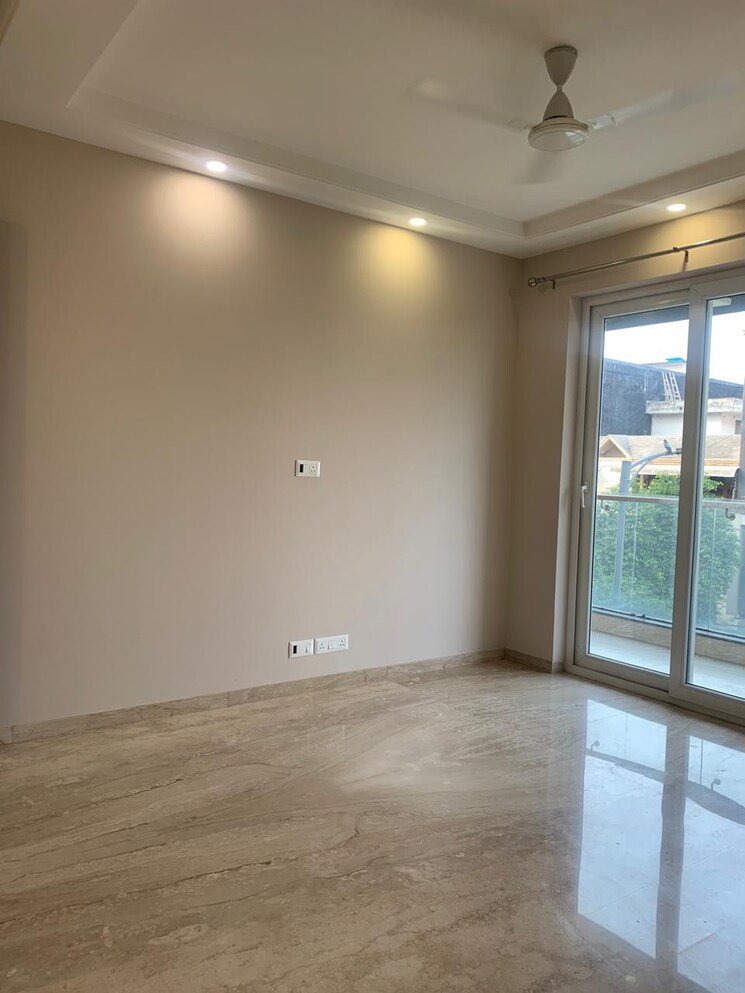 Room, greater kailash i 4 Bedroom 2300 Sq.Ft. Builder Floor In Greater Kailash I Delhi 9474492