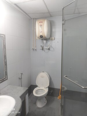 Bathroom in 5 BHK Apartment at Vipul Belmonte, Sector 53 – for Rent