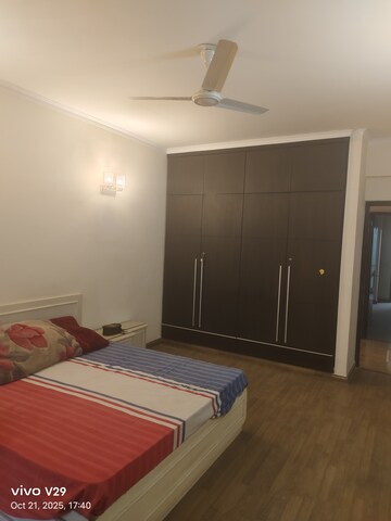 Bedroom in 5 BHK Apartment at Vipul Belmonte, Sector 53 – for Rent