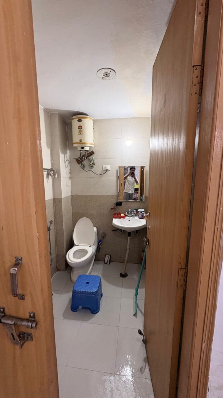 Bathroom, agrim-apartment 4 Bedroom 2950 Sq.Ft. Apartment In Sector 43 Gurgaon 9474516