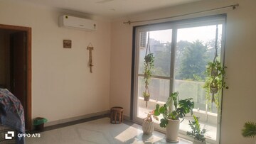 Room in 4 BHK Apartment at Agrim Apartment, Sector 43 – for Rent