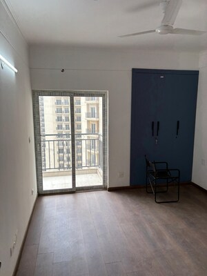 Room in 3 BHK Apartment at ATS Allure, Sector 22d Yamuna Expressway – for Rent