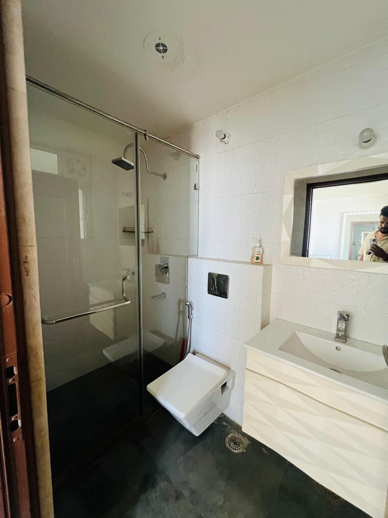 Bathroom, chattarpur 4 Bedroom 210 Sq.Yd. Builder Floor In Chattarpur Delhi 9474514
