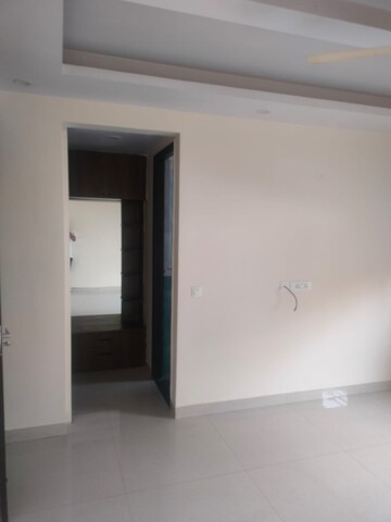 Room in 3 BHK Builder Floor at M3M Atrium, Sector 57 – for Rent