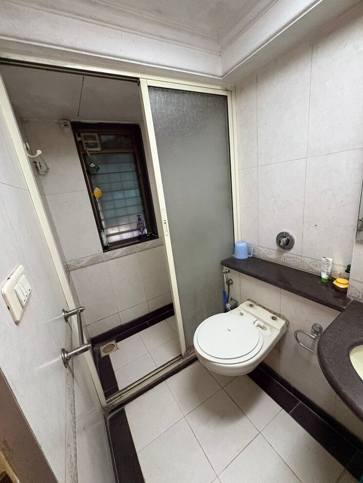 Bathroom, khar west 2 Bedroom 700 Sq.Ft. Apartment In Khar West Mumbai 9474535