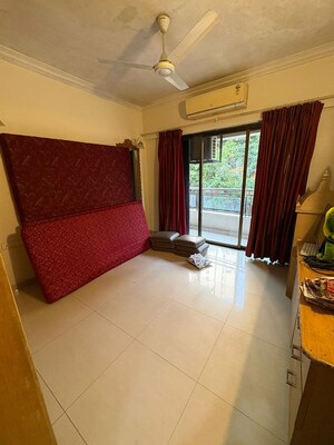 Bedroom in 2 BHK Apartment at Khar West – for Rent