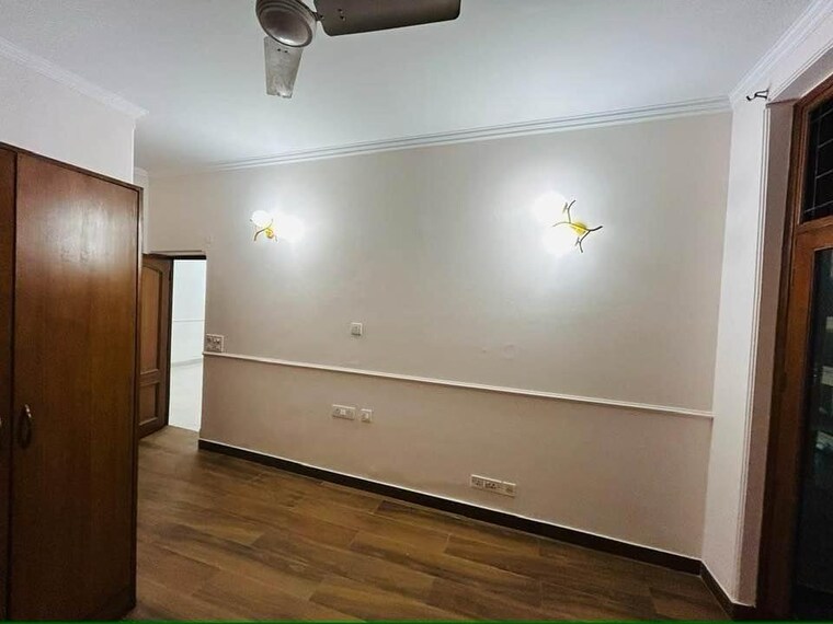 Room, greater kailash ii 3 Bedroom 2100 Sq.Ft. Builder Floor In Greater Kailash ii Delhi 9474563