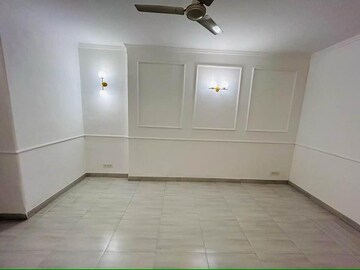 Room in 3 BHK Builder Floor at Greater Kailash ii – for Rent