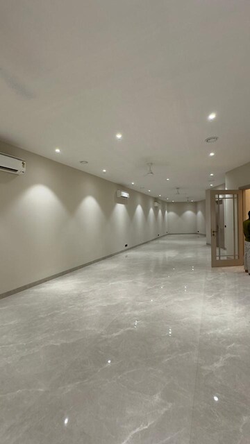 Room in 4 BHK Builder Floor at Safdarjung Enclave – for Sale