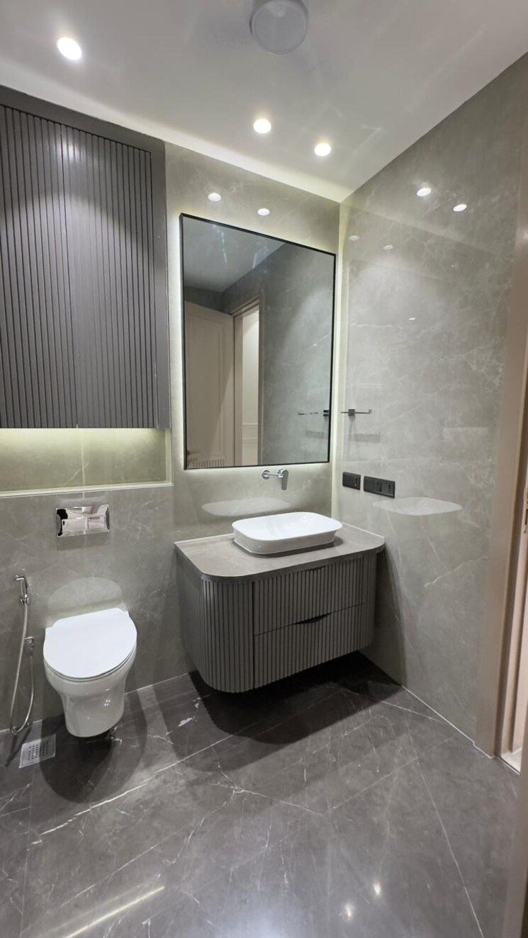Bathroom, safdarjung enclave 4 Bedroom 2259 Sq.Ft. Builder Floor In Safdarjung Enclave Delhi 9474573