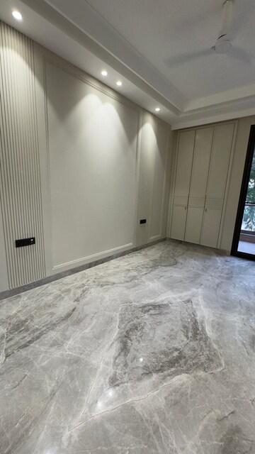 Room in 4 BHK Builder Floor at Safdarjung Enclave – for Sale