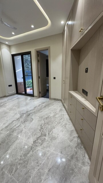 Room in 4 BHK Builder Floor at Safdarjung Enclave – for Sale