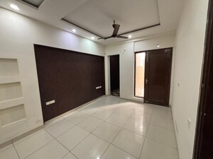 Kitchen in 3 BHK Builder Floor at M3M Atrium, Sector 57 – for Rent