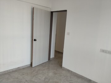 Room in 2 BHK Apartment at Shraddha Priva, Mulund West – for Rent