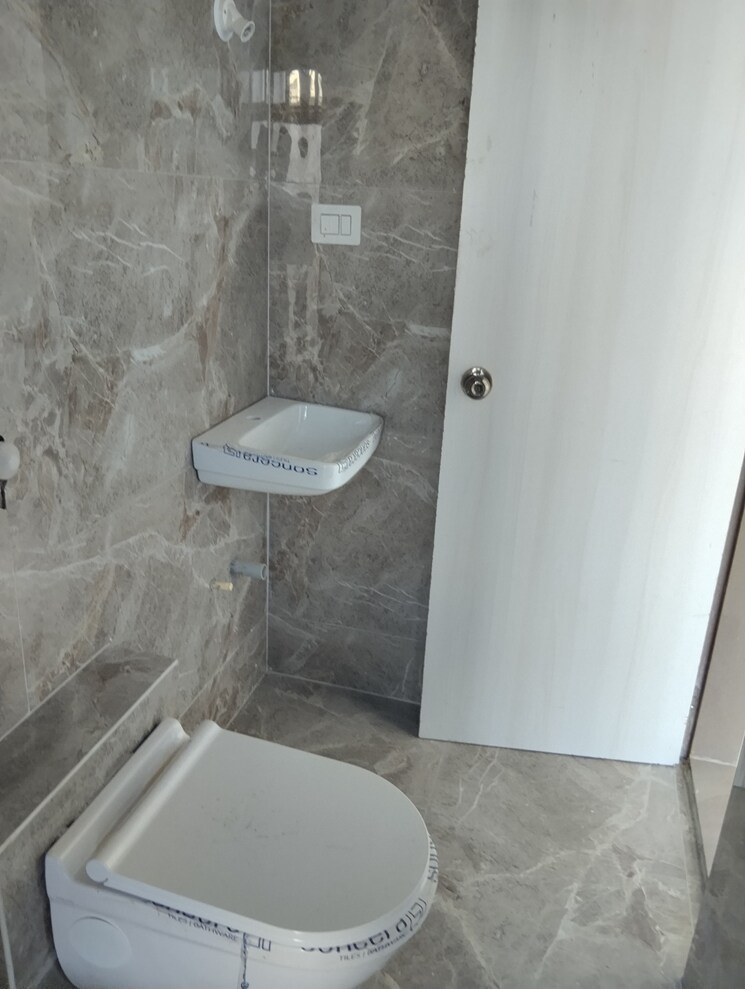 Bathroom, shraddha-priva 2 Bedroom 624 Sq.Ft. Apartment In Mulund West Mumbai 9474586