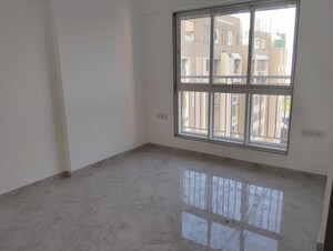 Room in 2 BHK Apartment at Shraddha Priva, Mulund West – for Rent