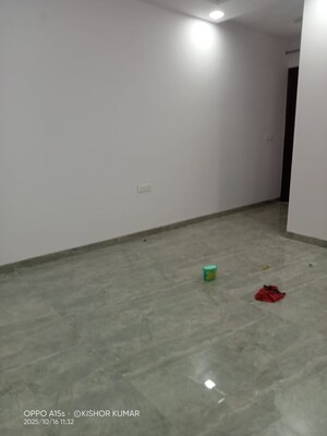 Room in 4 BHK Apartment at Vasant Kunj – for Rent