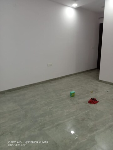 Room in 4 BHK Apartment at Vasant Kunj – for Rent