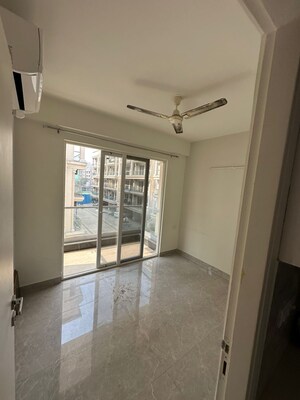 Room in 3.5 BHK Apartment at Signature Global City 92, Sector 92 – for Rent