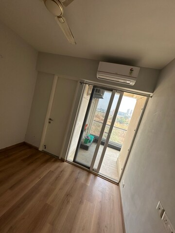 Room in 3.5 BHK Apartment at Signature Global City 92, Sector 92 – for Rent