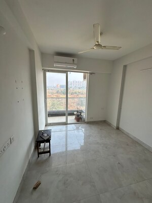 Room in 3.5 BHK Apartment at Signature Global City 92, Sector 92 – for Rent
