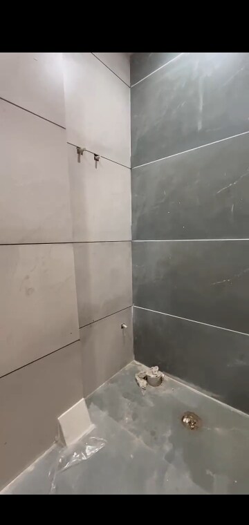 Furnished Amenities in 2 BHK Builder Floor at Dwarka Mor – for Sale