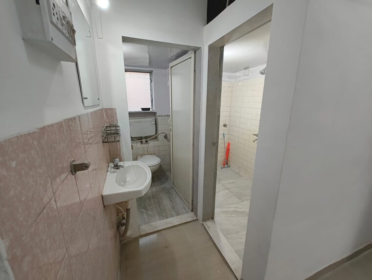 Bathroom, mig-colony 2 Bedroom 750 Sq.Ft. Apartment In Worli Mumbai 9474698