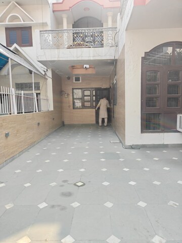 5 BHK Independent House – Entrance View at Sector 14 - for Rent