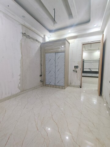 Room in 3 BHK Builder Floor at Deep Homes Sector 73, Sector 73 – for Sale