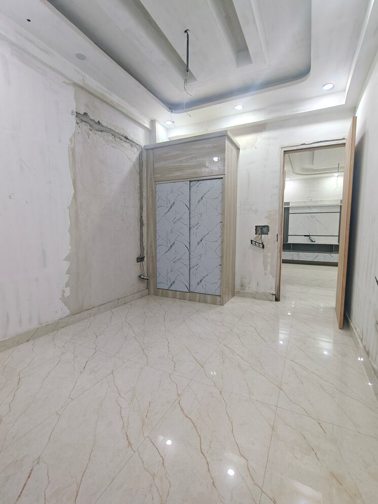 Room, deep-homes-sector-73 3 Bedroom 1550 Sq.Ft. Builder Floor In Sector 73 Noida 9474774