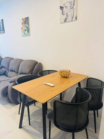 Team Area in 1 BHK Builder Floor at Sector 43 – for Rent