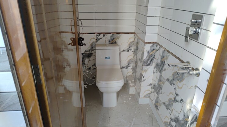 Bathroom, mohan garden 3 Bedroom 34 Sq.Yd. Independent House In Mohan Garden Delhi 9475017