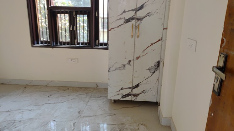 Room, mohan garden 3 Bedroom 34 Sq.Yd. Independent House In Mohan Garden Delhi 9475017