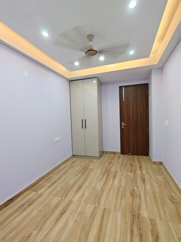 Room in 2 BHK Builder Floor at Hardik Tower, Sector 72 – for Sale