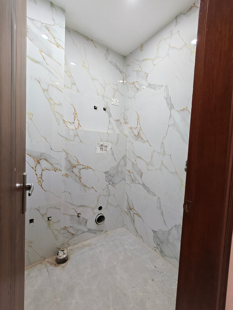 Bathroom, hardik-tower 2 Bedroom 1025 Sq.Ft. Builder Floor In Sector 72 Noida 9474935