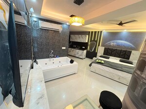 Team Area in Studio Apartment at Sector 4 Greater Noida – for Rent