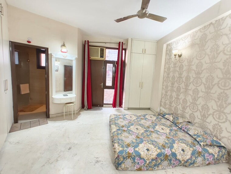 Bedroom, kalkaji 2 Bedroom 150 Sq.Yd. Builder Floor In Kalkaji Delhi 9475091