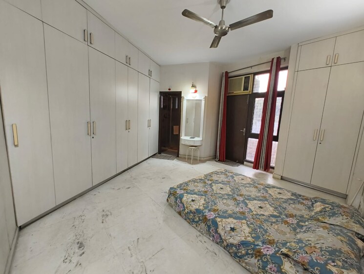 Bedroom, kalkaji 2 Bedroom 150 Sq.Yd. Builder Floor In Kalkaji Delhi 9475091