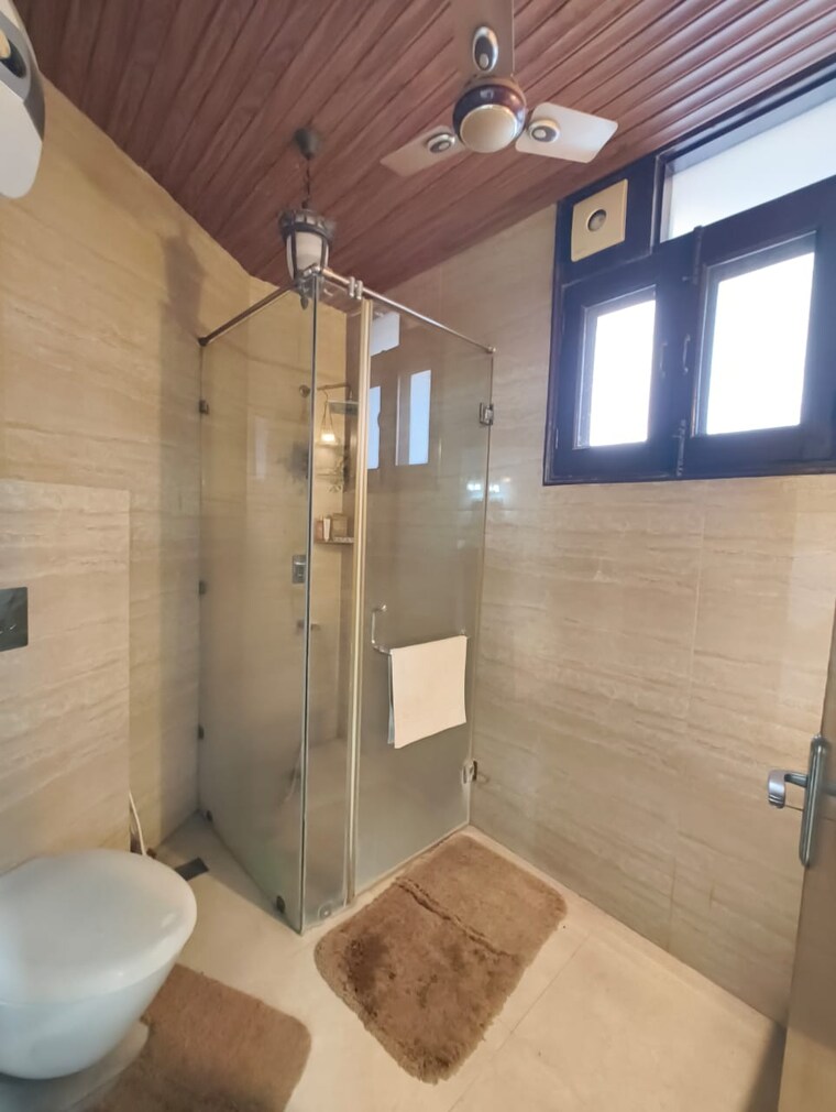 Bathroom, kalkaji 2 Bedroom 150 Sq.Yd. Builder Floor In Kalkaji Delhi 9475091