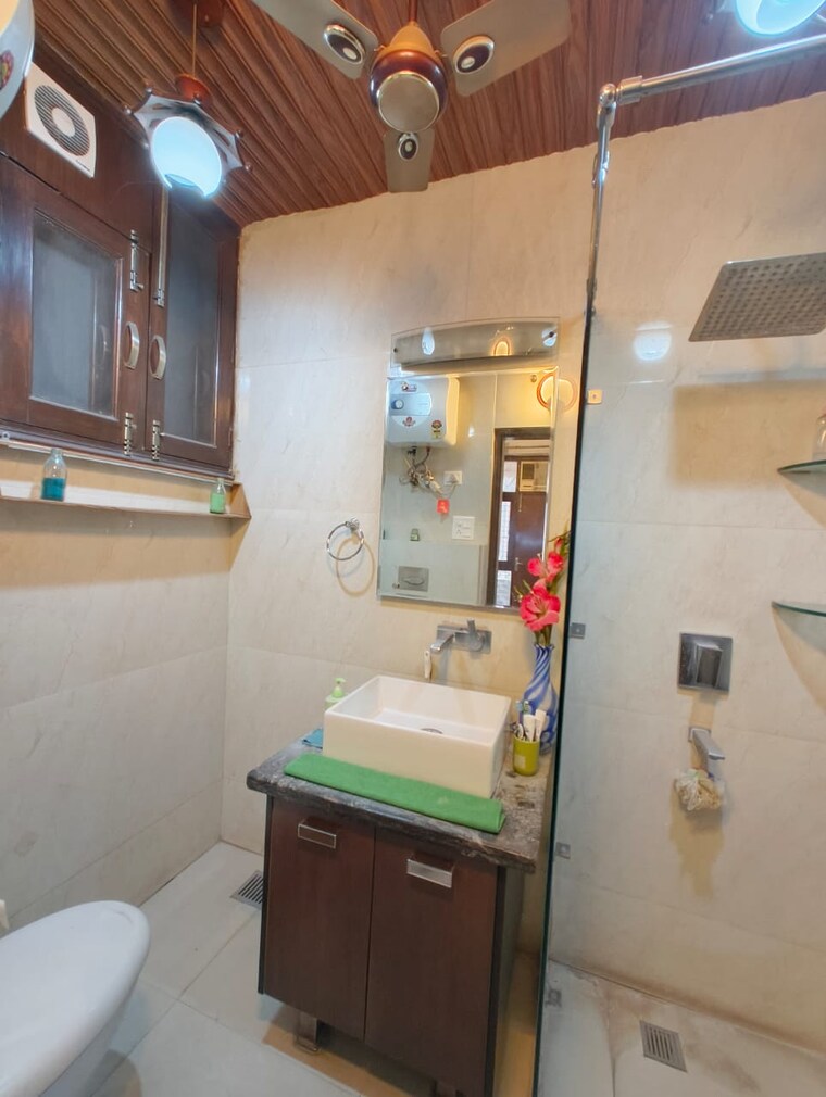 undefined, kalkaji 2 Bedroom 150 Sq.Yd. Builder Floor In Kalkaji Delhi 9475091