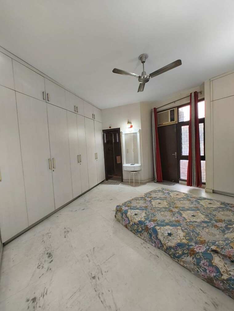 Room, kalkaji 2 Bedroom 150 Sq.Yd. Builder Floor In Kalkaji Delhi 9475091