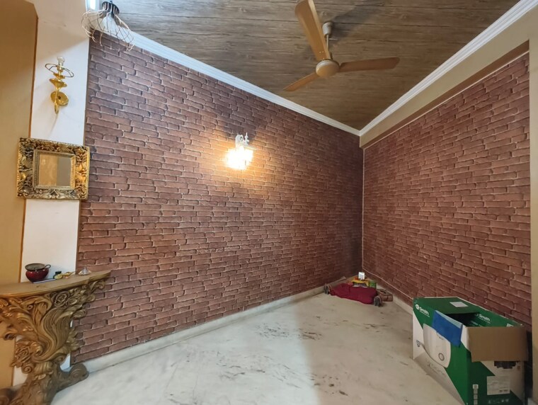 Balcony, kalkaji 2 Bedroom 150 Sq.Yd. Builder Floor In Kalkaji Delhi 9475091