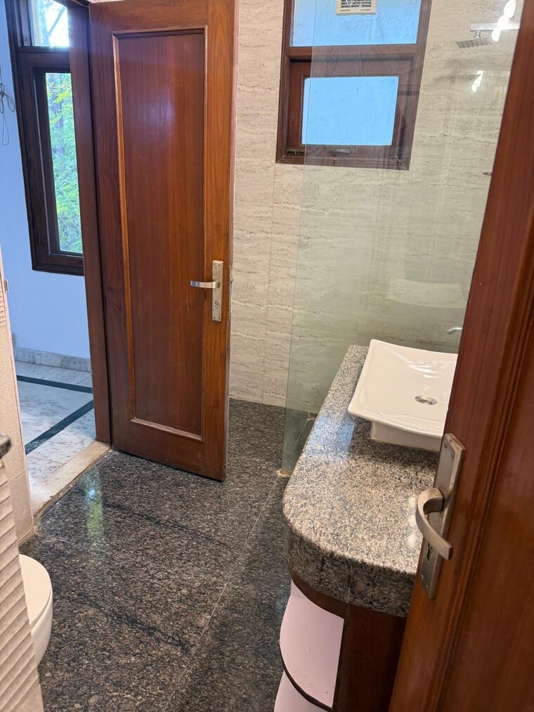 Bedroom, greater kailash ii 4 Bedroom 600 Sq.Yd. Builder Floor In Greater Kailash ii Delhi 9475146